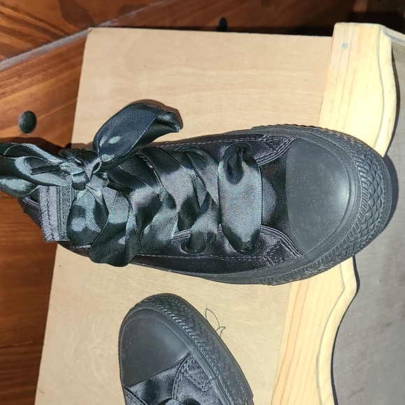 Dark Grey converse with ribbon laces - Picture 2 of 5